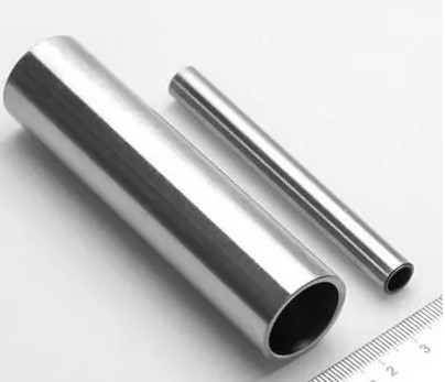 ASTM A335 P5 P91 A213 T5 T91 DN200 SCH40 Ống liền mạch hợp kim niken