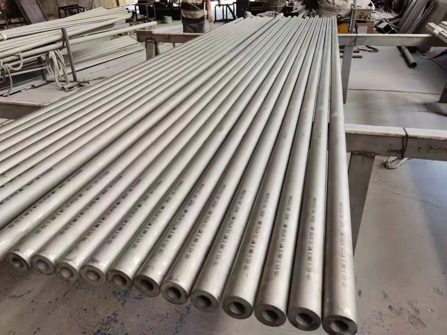 Austenitic Stainless Steel Pipe ASTM A312 UNS S30815 Pickling Surface SMLS size 1/2 Inch to 60 inch